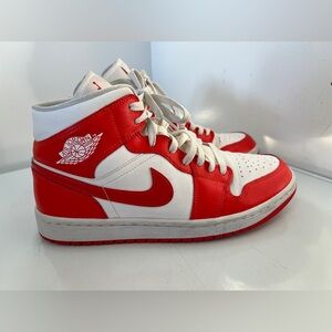 Nike Air Jordan 1 Womens Size 10 Habanero Red Mid Top Shoes BQ6472-116